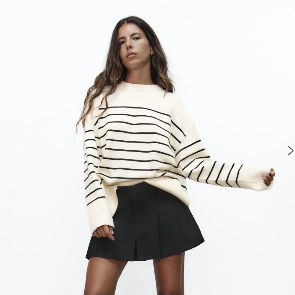 ZARA WOMAN STRIPED KNIT SWEATER SIZE SMALL. BLACK / WHITE  3519/126